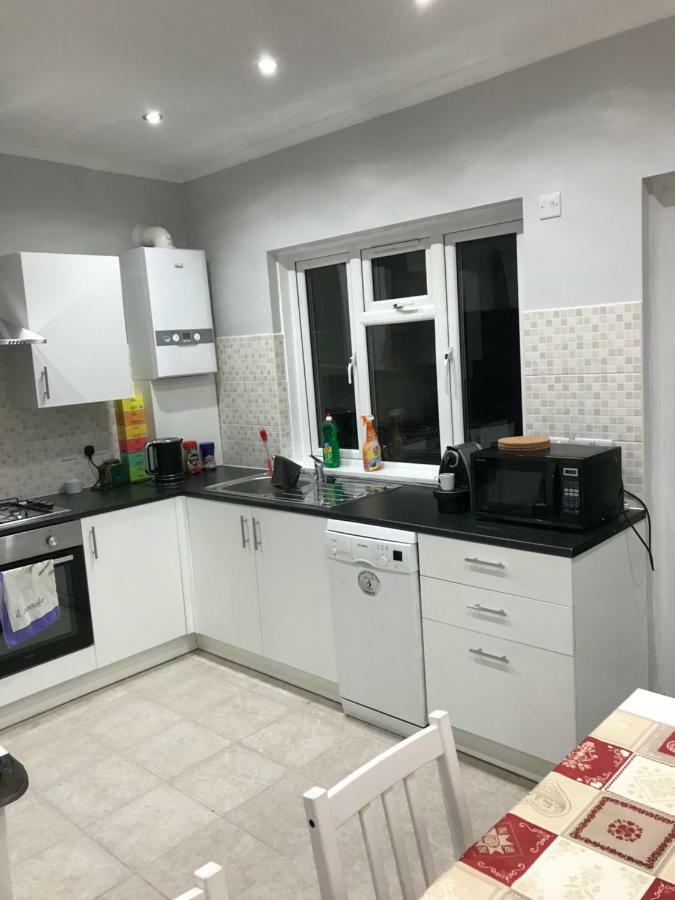 Streatham Common Bed & Breakfast ลอนดอน ภายนอก รูปภาพ